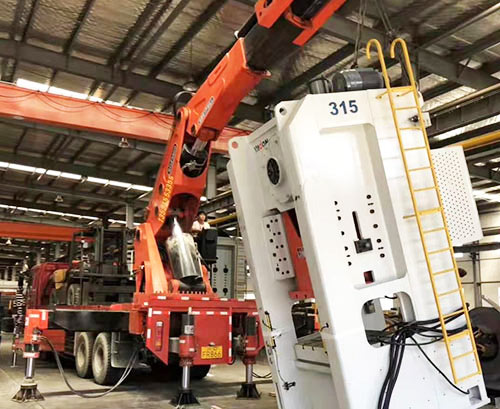 宁海县附近随车吊出租，轻松解决运输难题