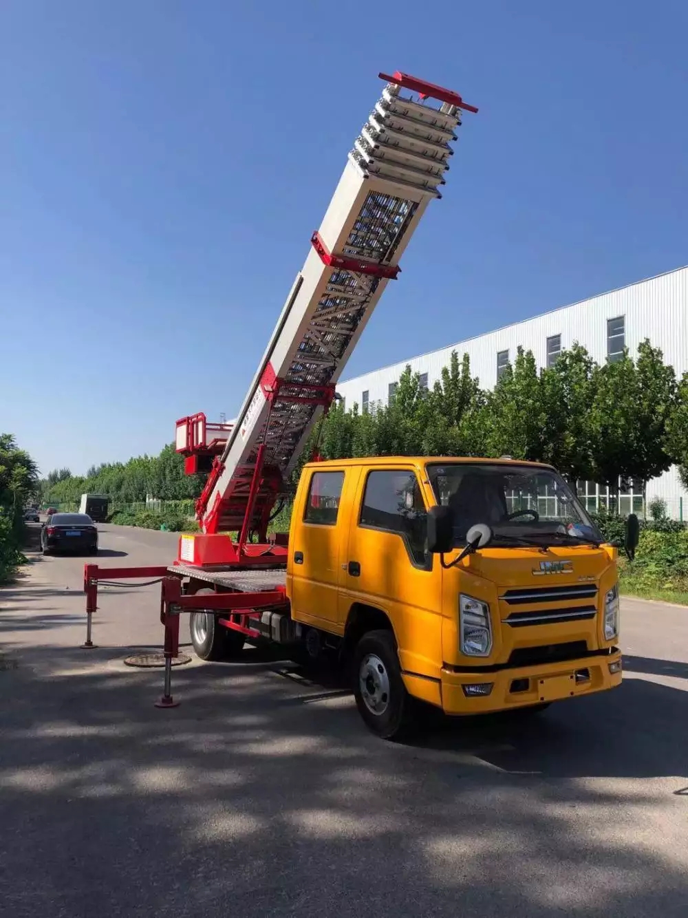 宁海县附近的云梯车出租服务：轻松解决高空作业需求